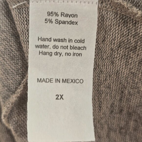 Now N Forever Women's 2X Solid Crisscross V-Back Top w/Aztec Print Trim NWOT - Picture 8 of 8